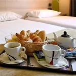 Hotel The Originals City, Les Bruyeres, Dax Nord